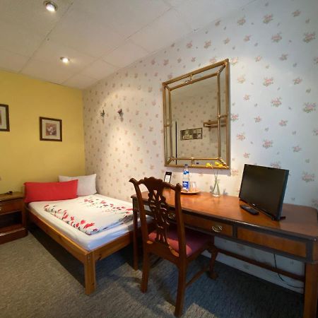 Pension Zum Blumchen Шверін Екстер'єр фото