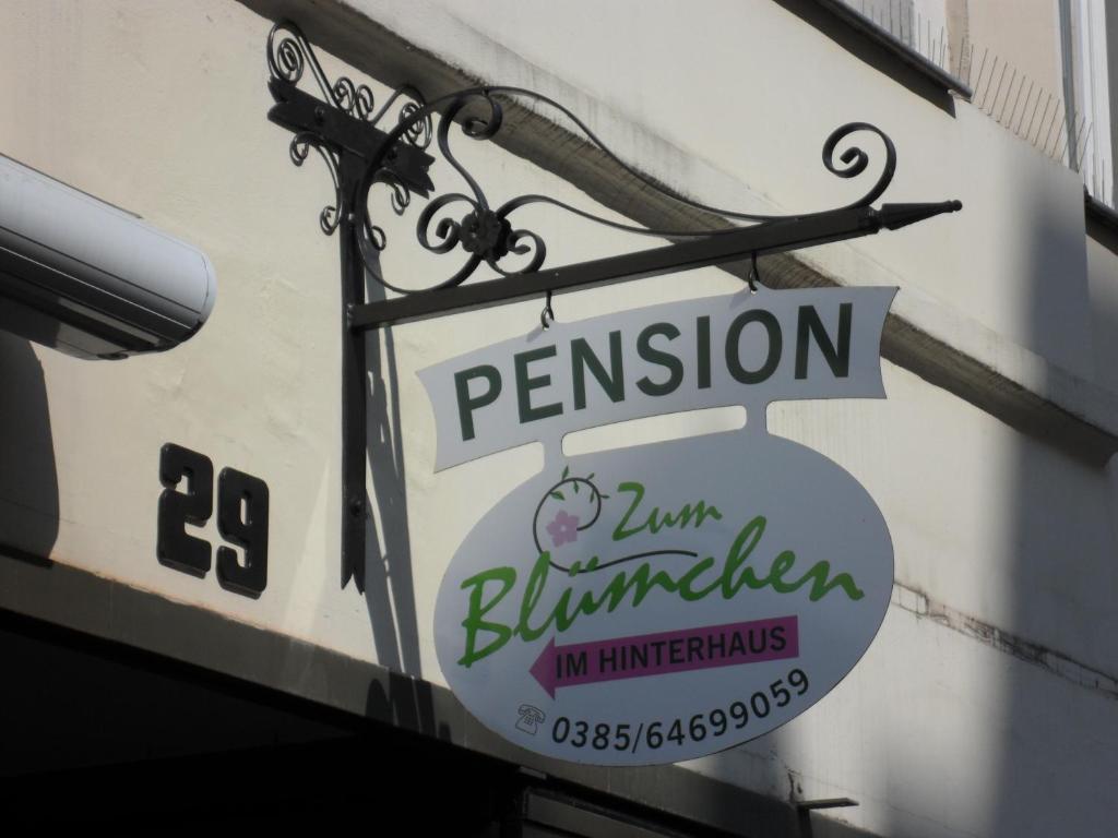 Pension Zum Blumchen Шверін Екстер'єр фото