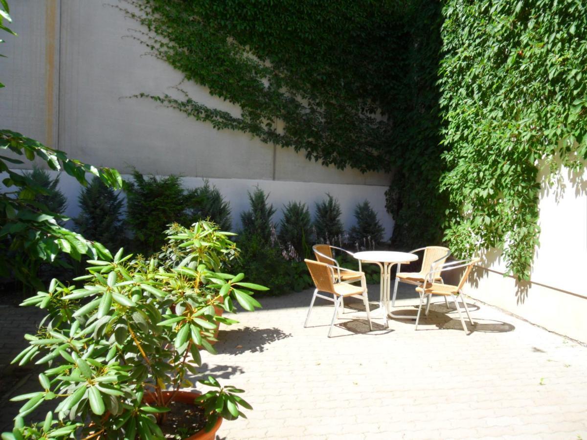 Pension Zum Blumchen Шверін Екстер'єр фото