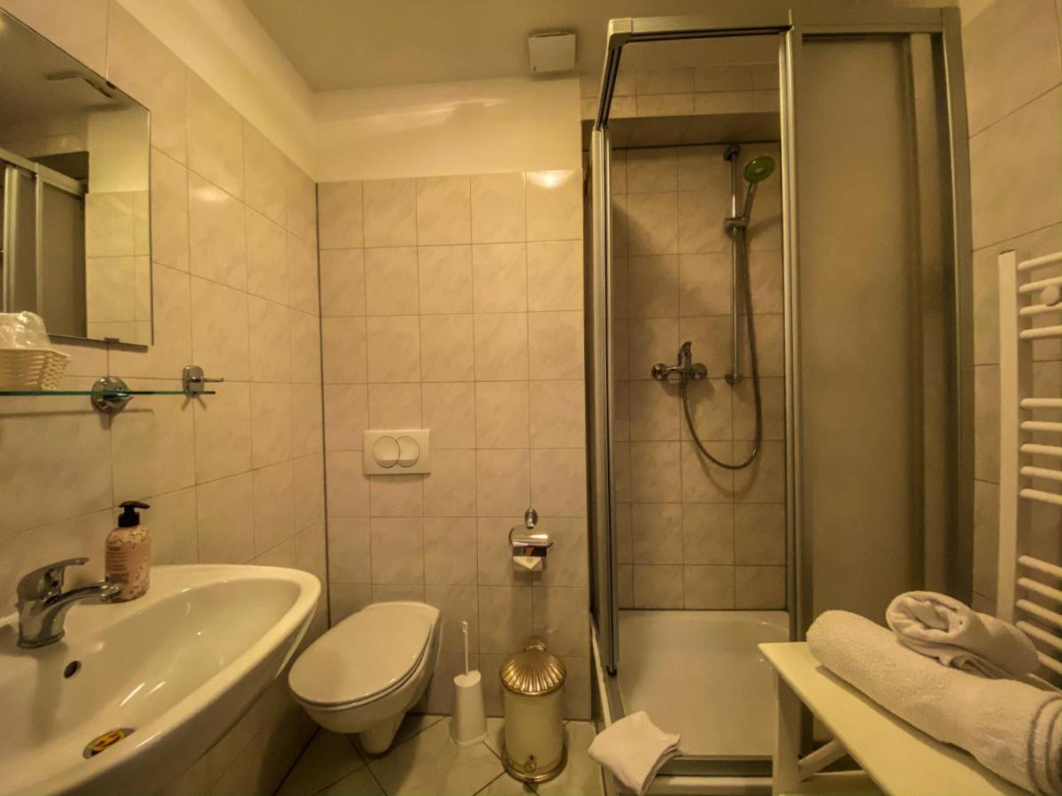 Pension Zum Blumchen Шверін Екстер'єр фото