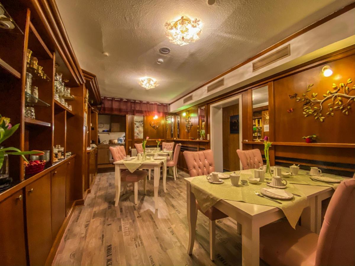 Pension Zum Blumchen Шверін Екстер'єр фото