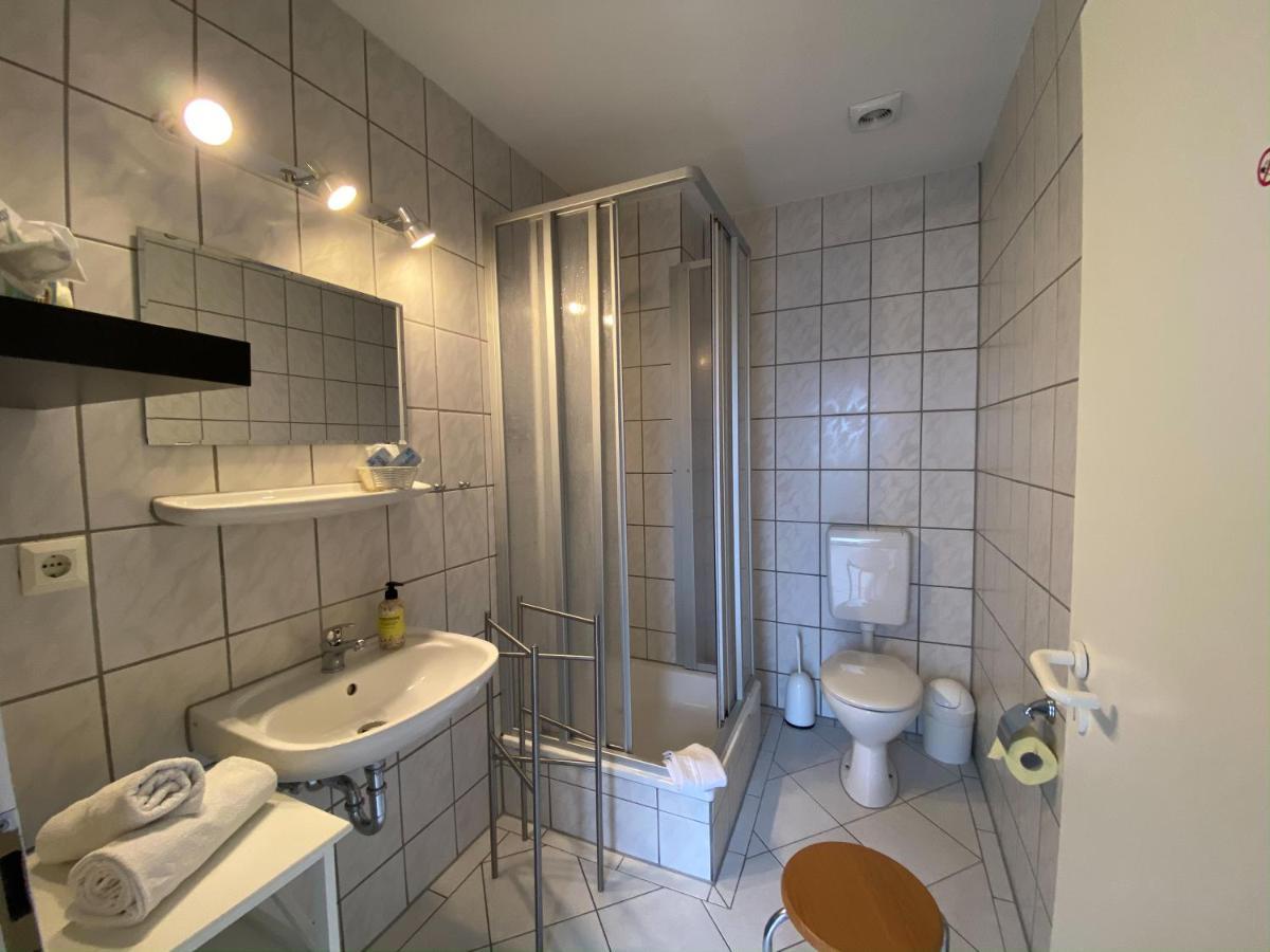 Pension Zum Blumchen Шверін Екстер'єр фото